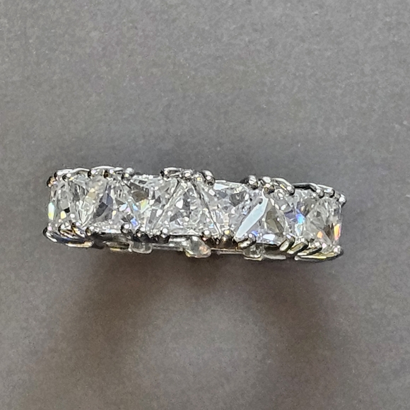 Triangle Zirconia Ring size: 9 - Picture 4 of 4